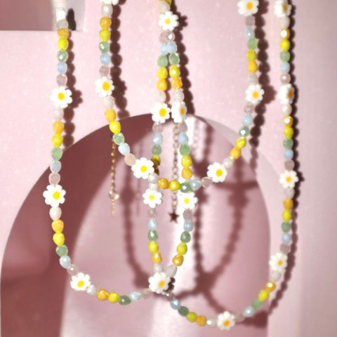 Dainty Daisy Beaded Necklace