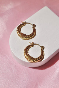 Sweetheart Twist Hoops