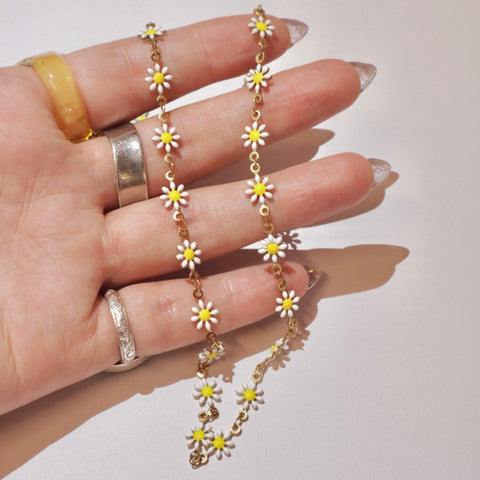 Dainty Daisy Chain